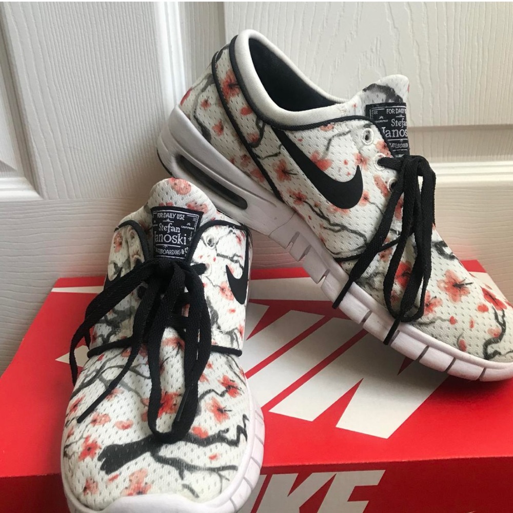 Nike Limited edition cherry blossom Stefan Janoski’s